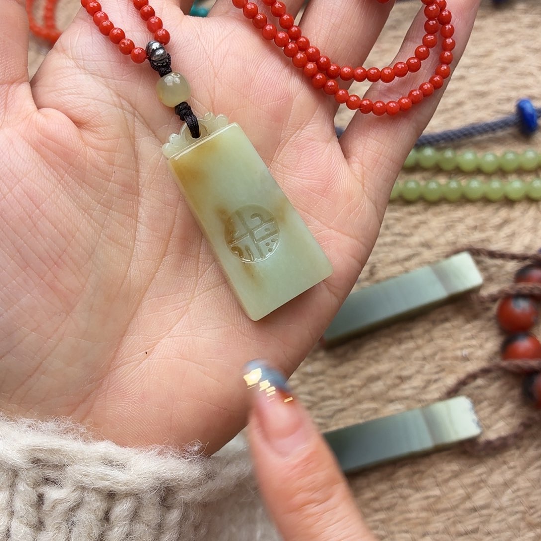 琳***墨和田玉未镶嵌颈饰