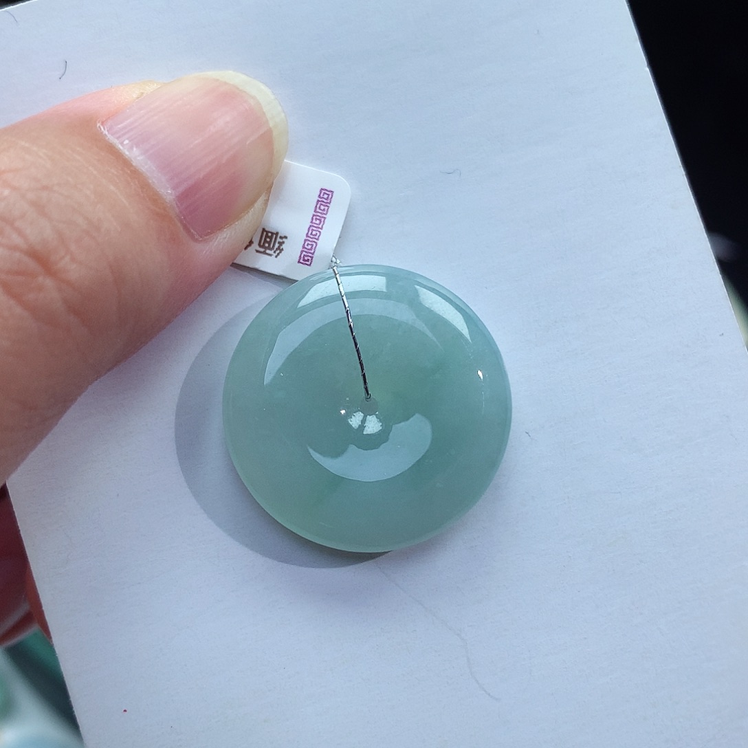 翡翠未镶嵌颈饰平安扣