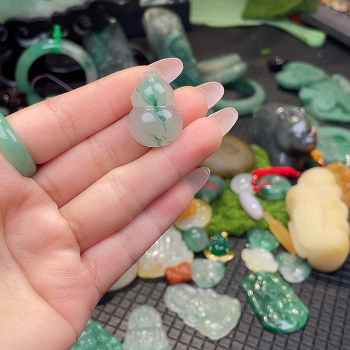 石英质玉未镶嵌吊坠