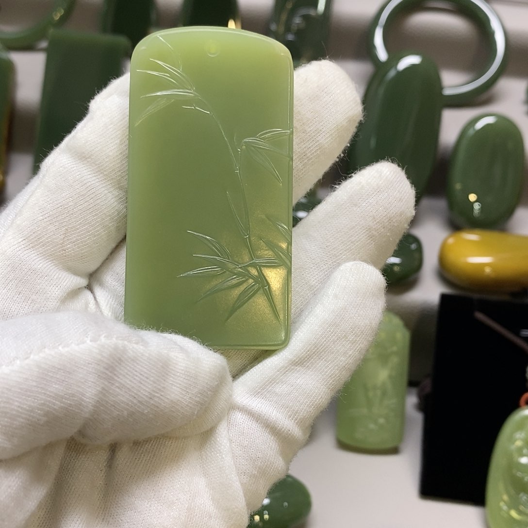 岫岩河磨玉（透闪石质玉）颈饰未镶嵌