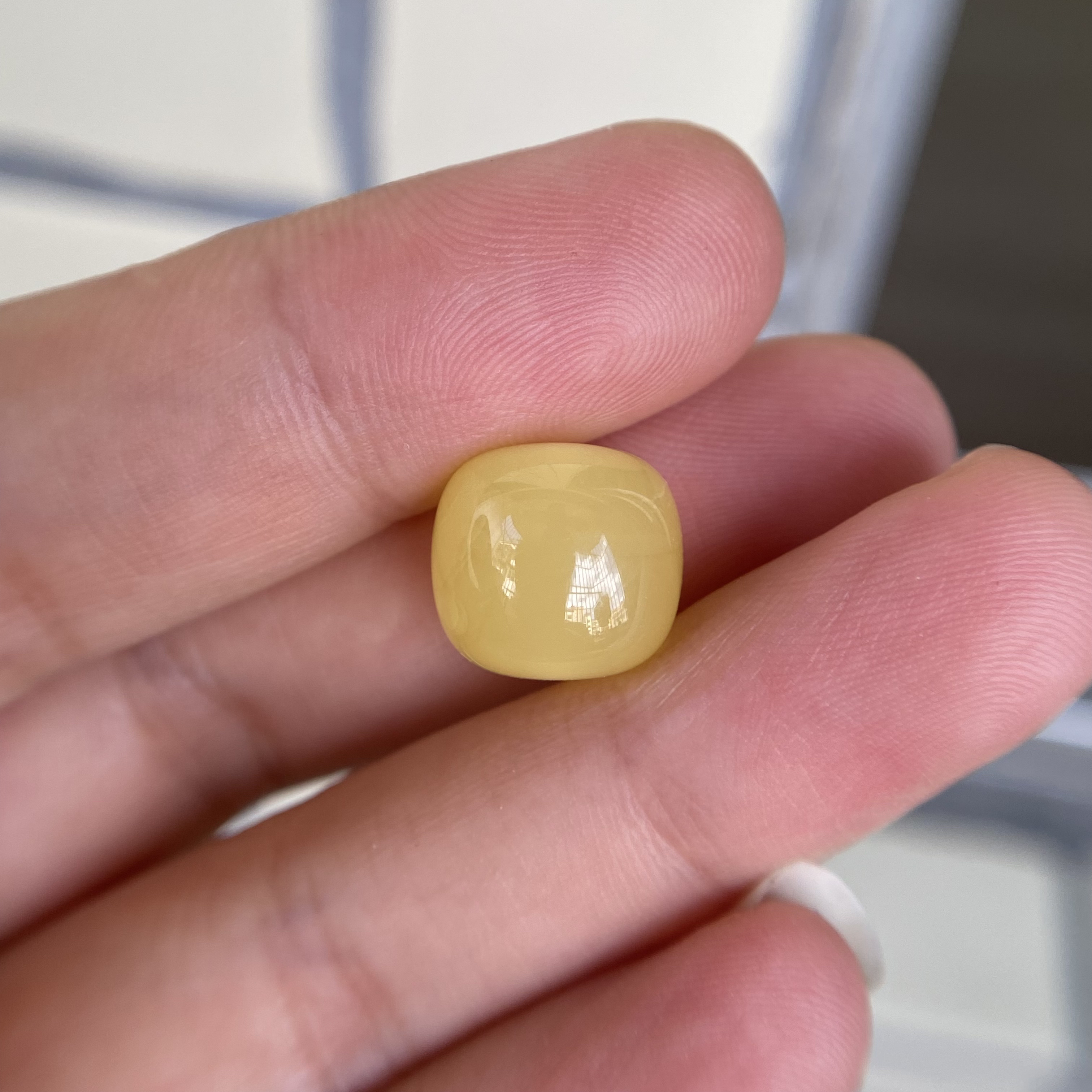 蜜蜡鸡油黄老型配饰12.1×11.3mm，无优化保天然无杂裂
