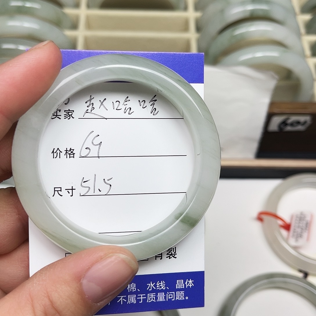 未镶嵌手镯石英质玉