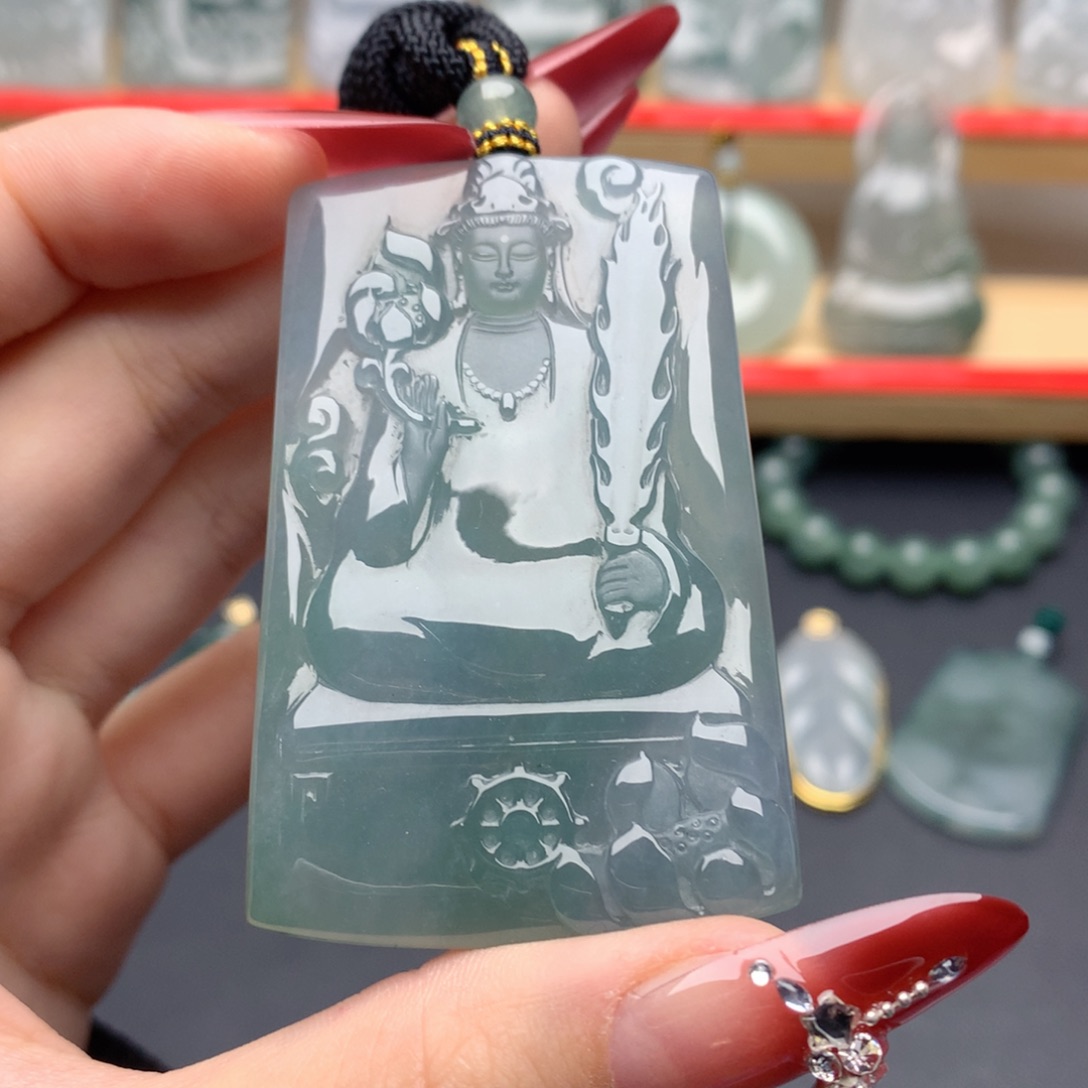 翡翠未镶嵌颈饰虚空藏菩萨