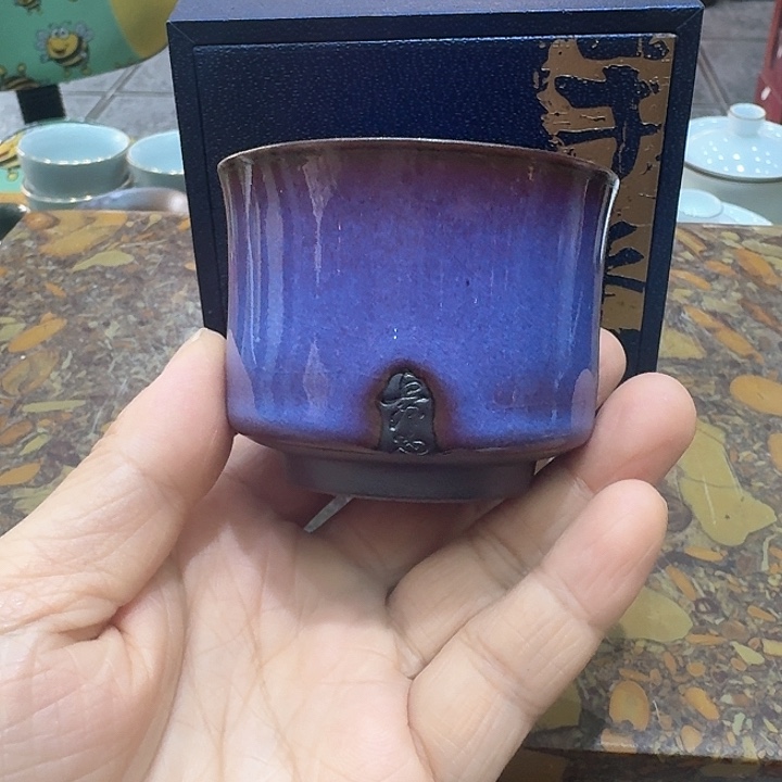 钧瓷杯一个，瓷。。品茗