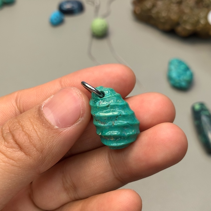 绿松石未镶嵌颈饰