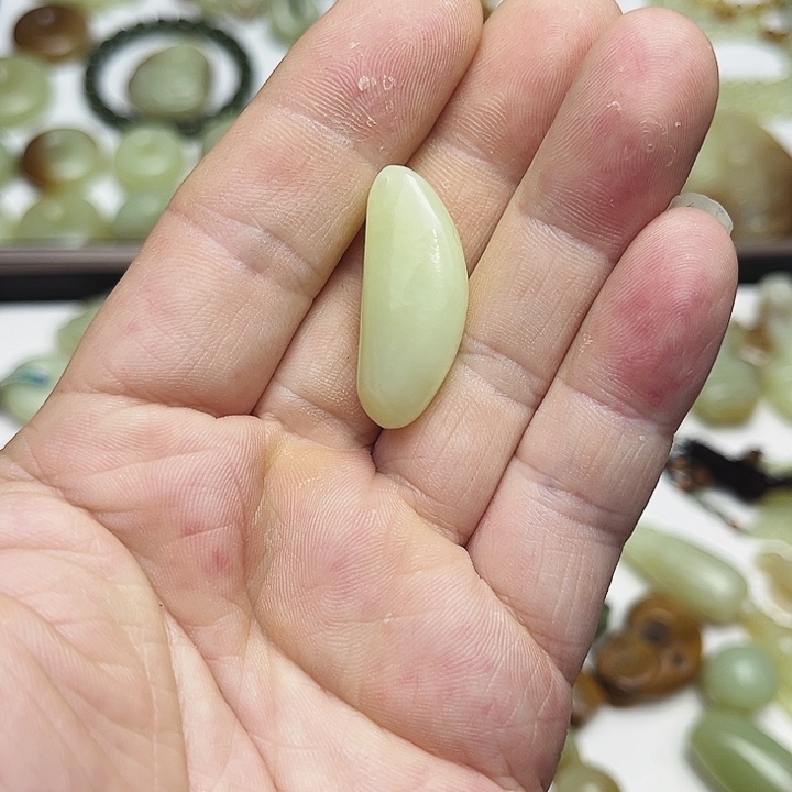 岫岩老玉（透闪石质玉）颈饰未镶嵌