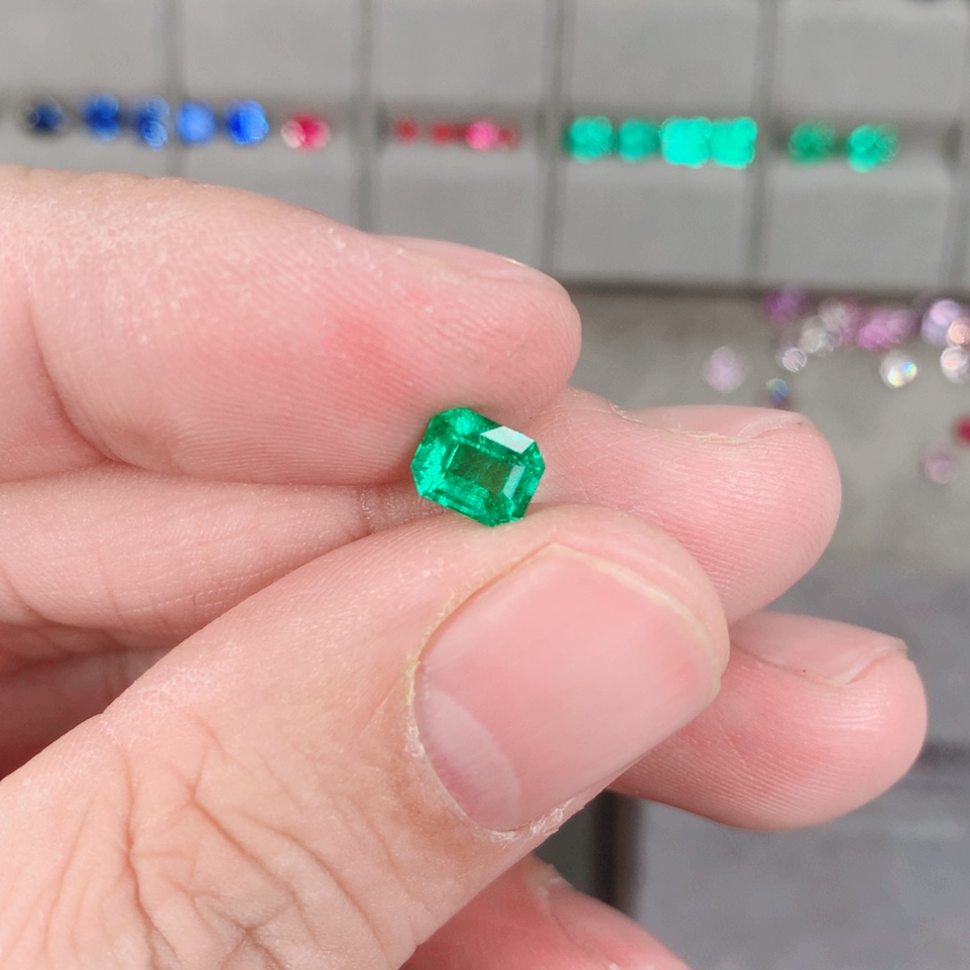 祖母绿裸石未镶嵌0.99ct 极微油哥伦比亚祖母绿