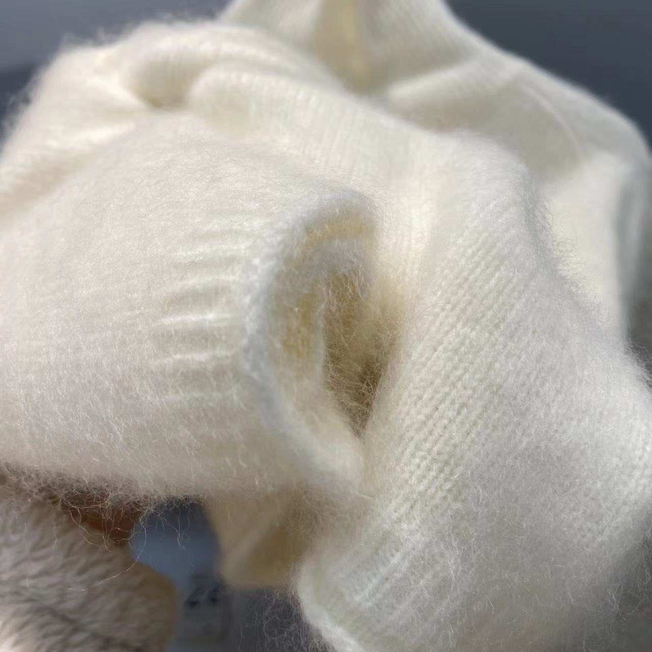 针织白色保暖毛衣百搭时尚慵懒风圆领秋冬网红纯色ins