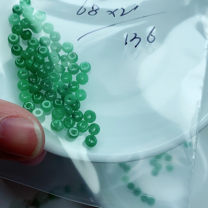 琳***n翡翠未镶嵌颈饰琳琳①