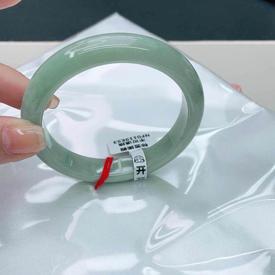 翡翠手镯未镶嵌正60.7