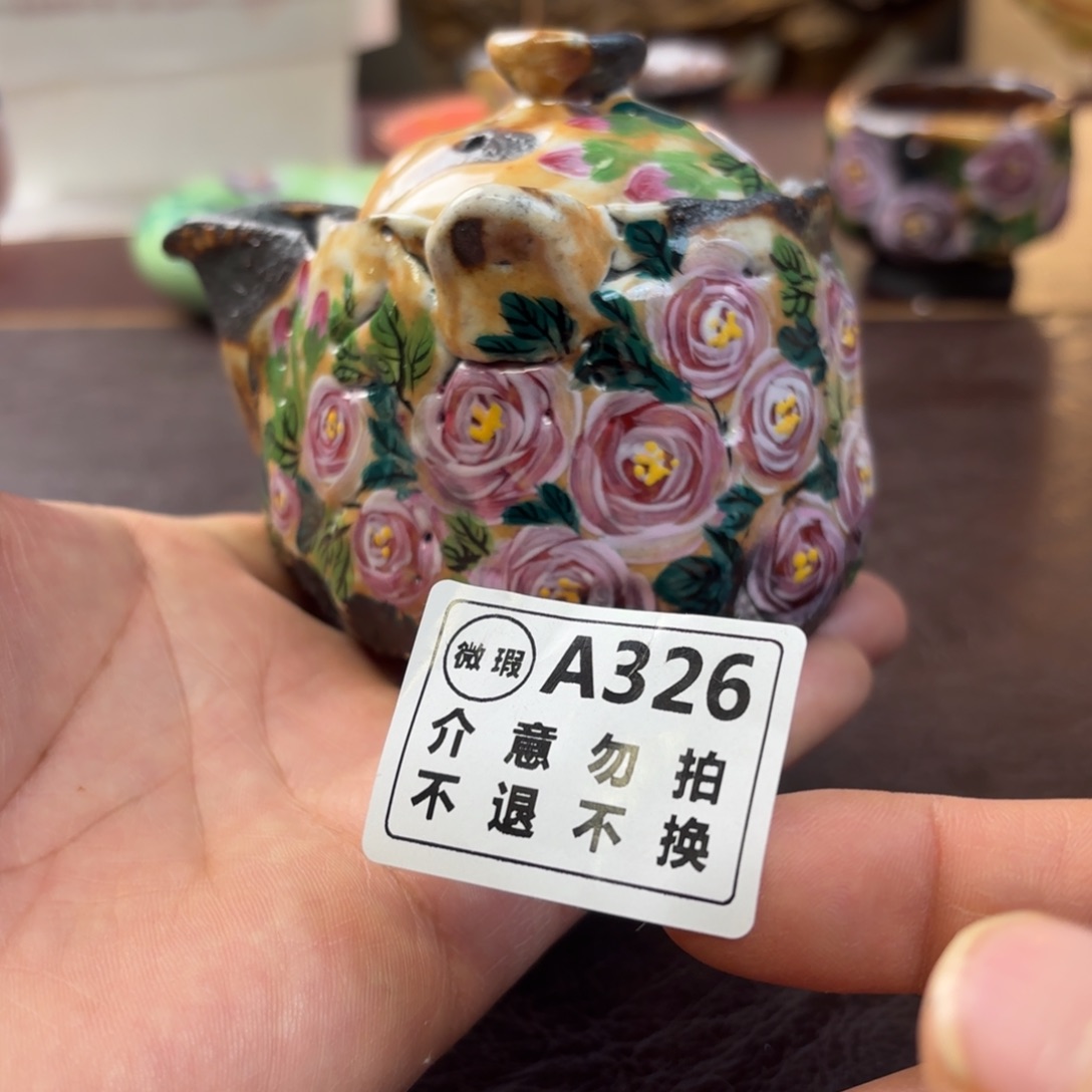 手***手景德镇陶瓷艺术品