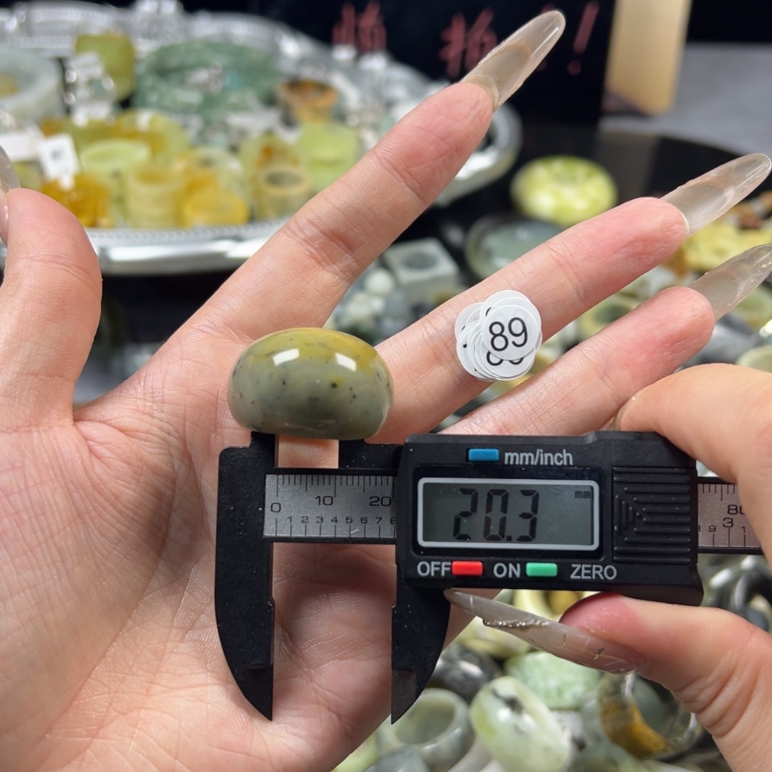 蛇纹石玉未镶嵌戒指