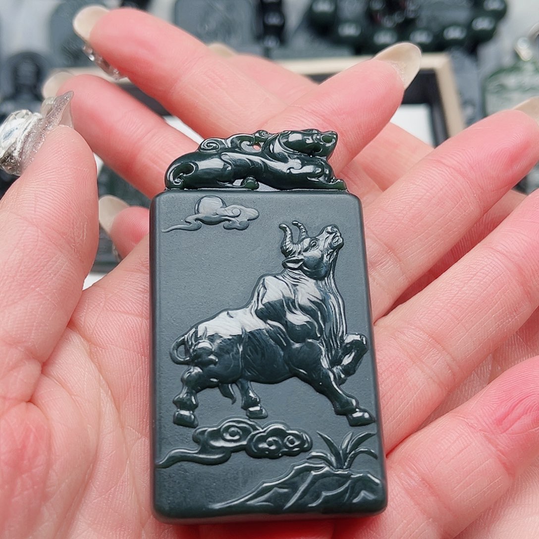 和田玉颈饰未镶嵌开***天