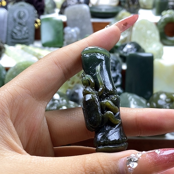 和田玉颈饰未镶嵌