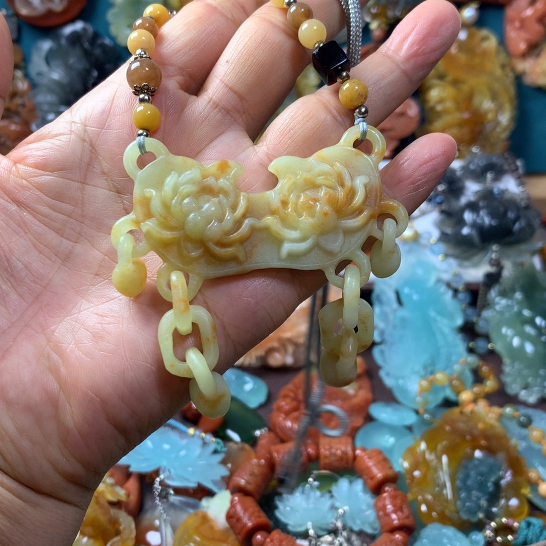 蛇纹石玉未镶嵌挂坠
