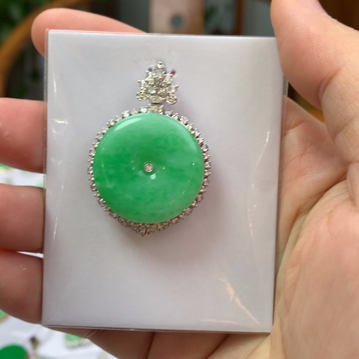 翡翠颈饰18K金镶嵌翡翠翡翠吊坠