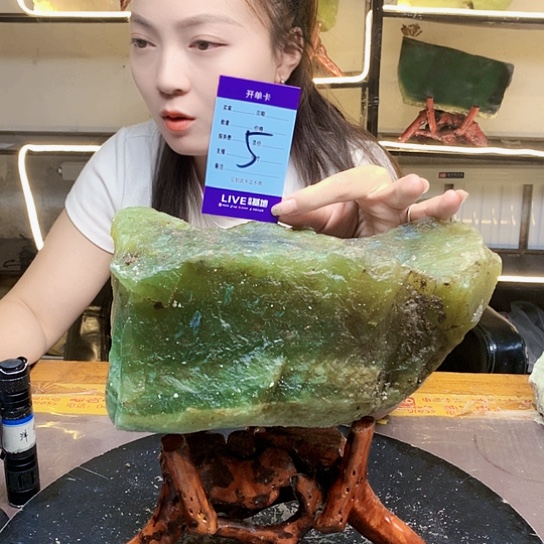 【闪购商品】未镶嵌蛇纹石玉原石