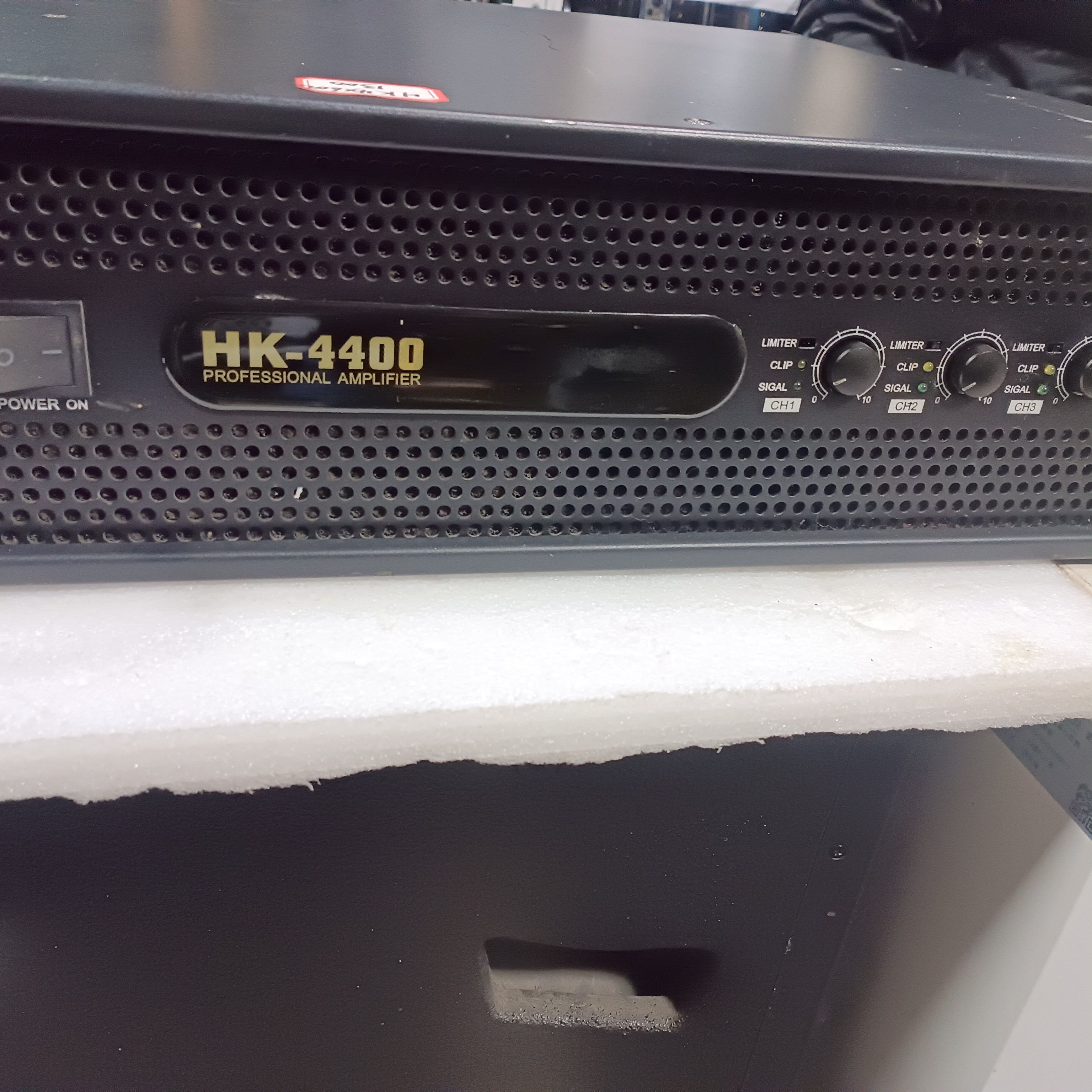 不包邮，正常使用4通道后级功放一台