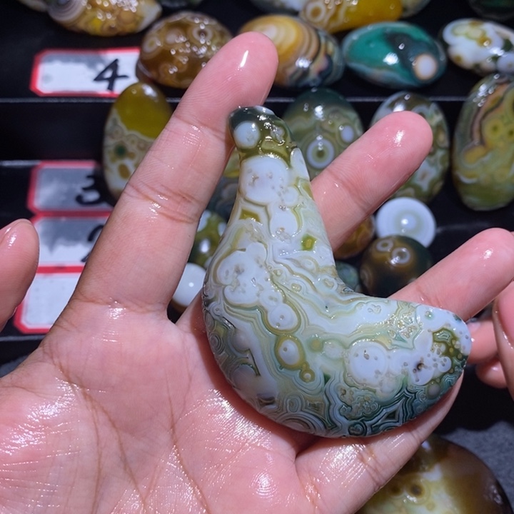 未镶嵌玛瑙/玉髓珠宝奇石心**水