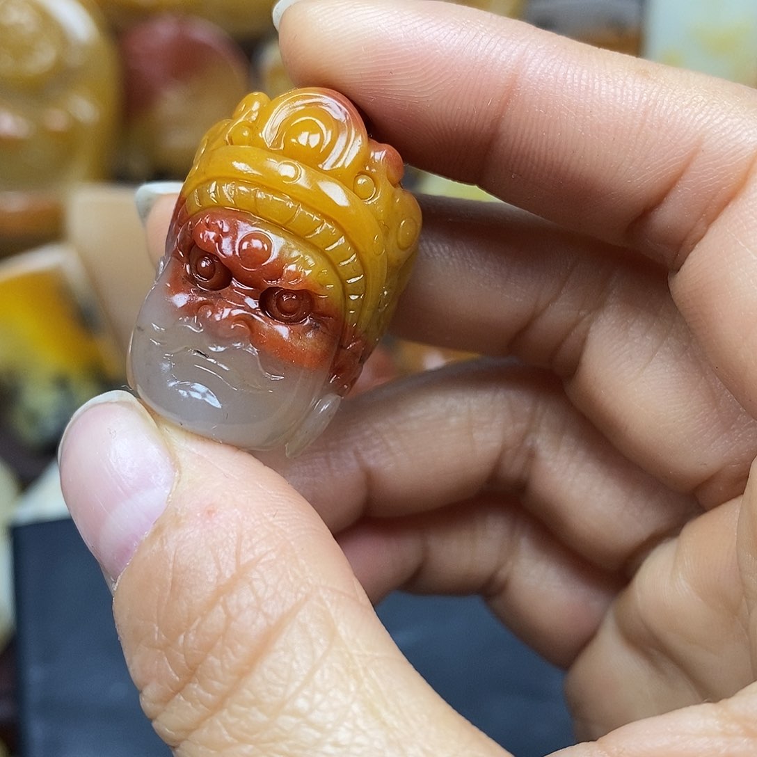 石英质玉（黄龙玉）颈饰未镶嵌