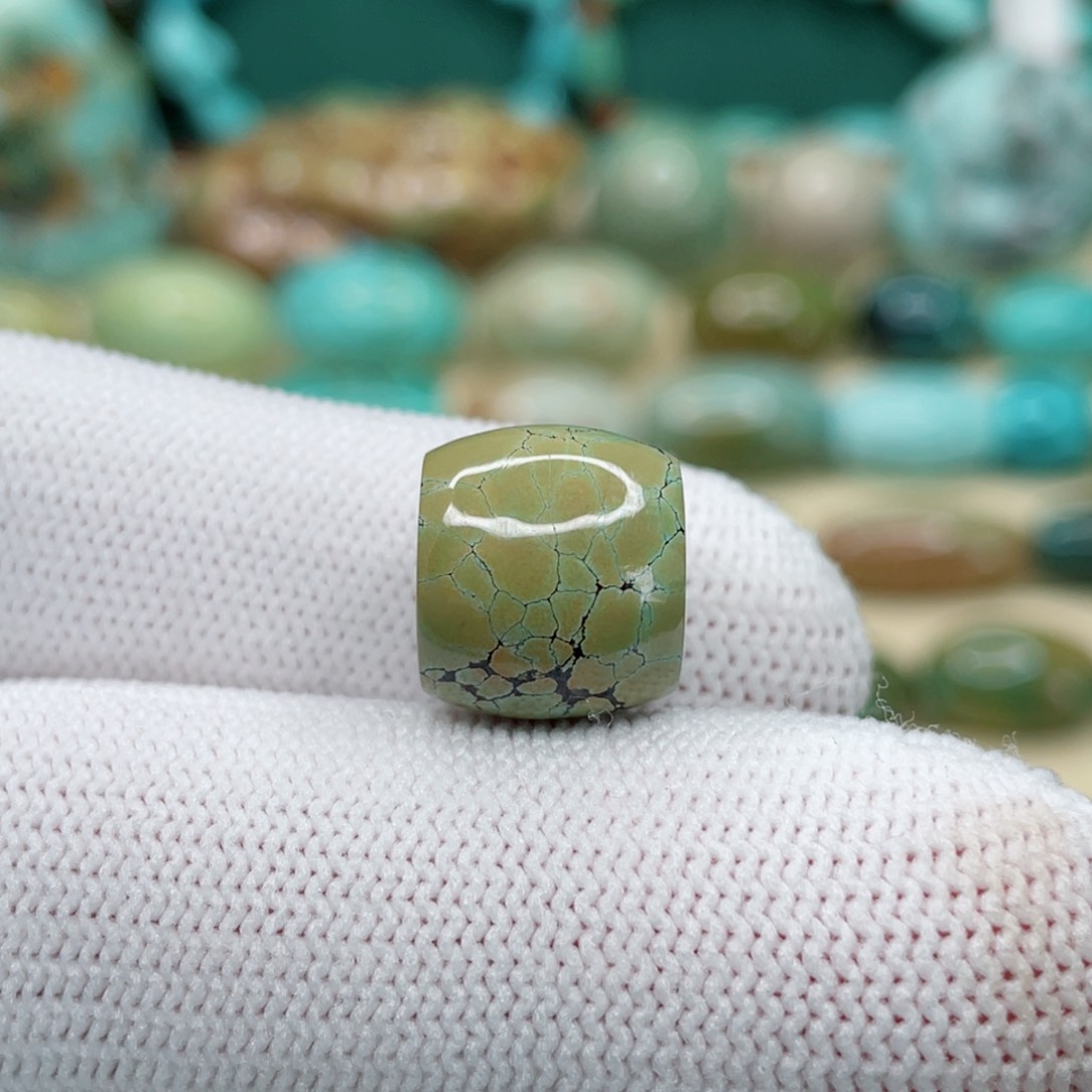 未镶嵌绿松石颈饰