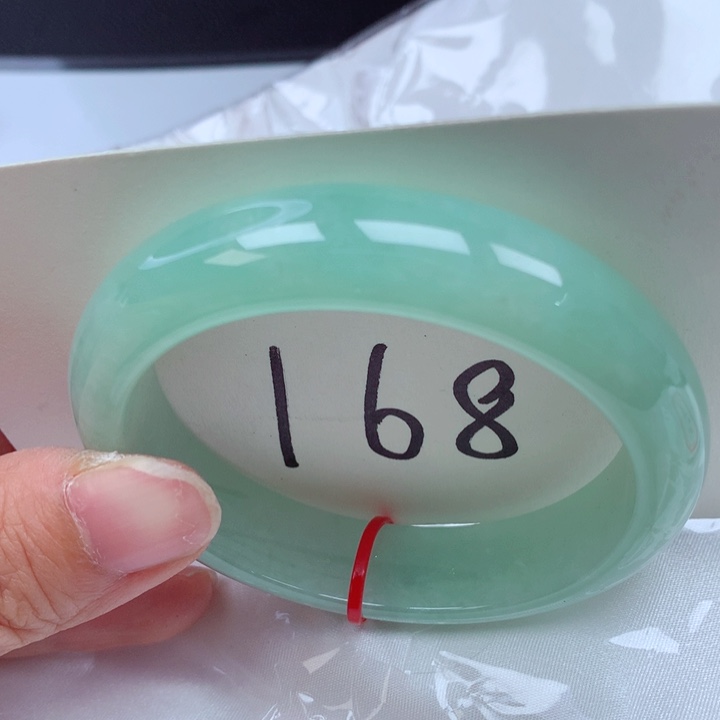 翡翠手镯未镶嵌翡翠