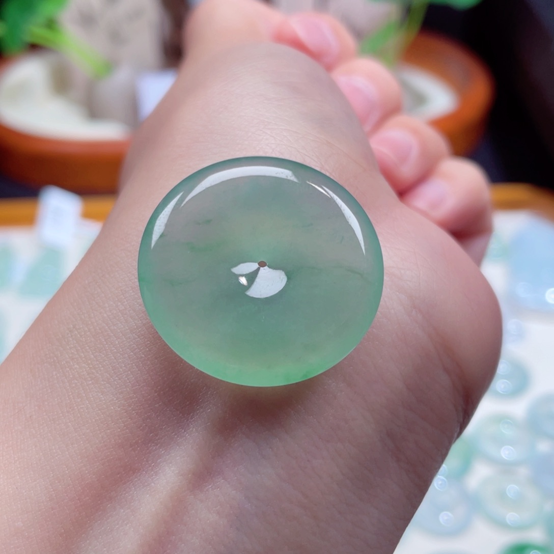 翡翠颈饰未镶嵌扣子