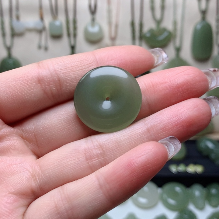 和田玉吊坠未镶嵌