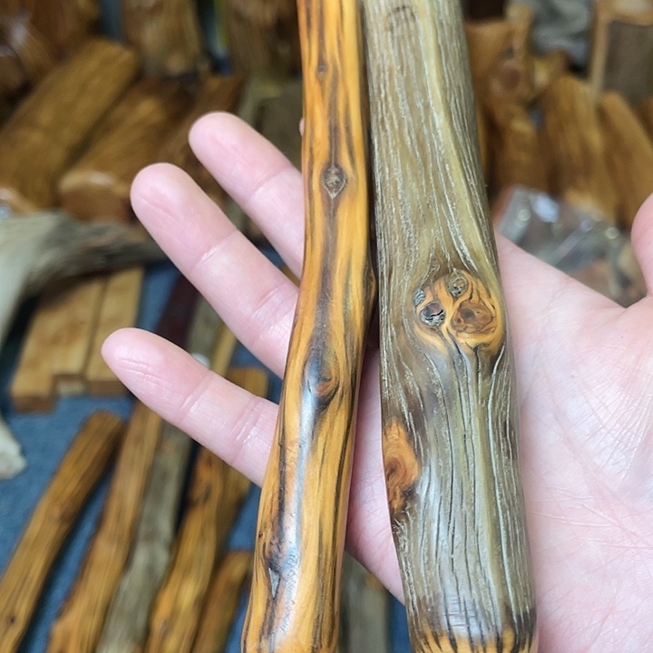 溜***看大叶紫檀（黑酸枝木类）太行崖柏棍子