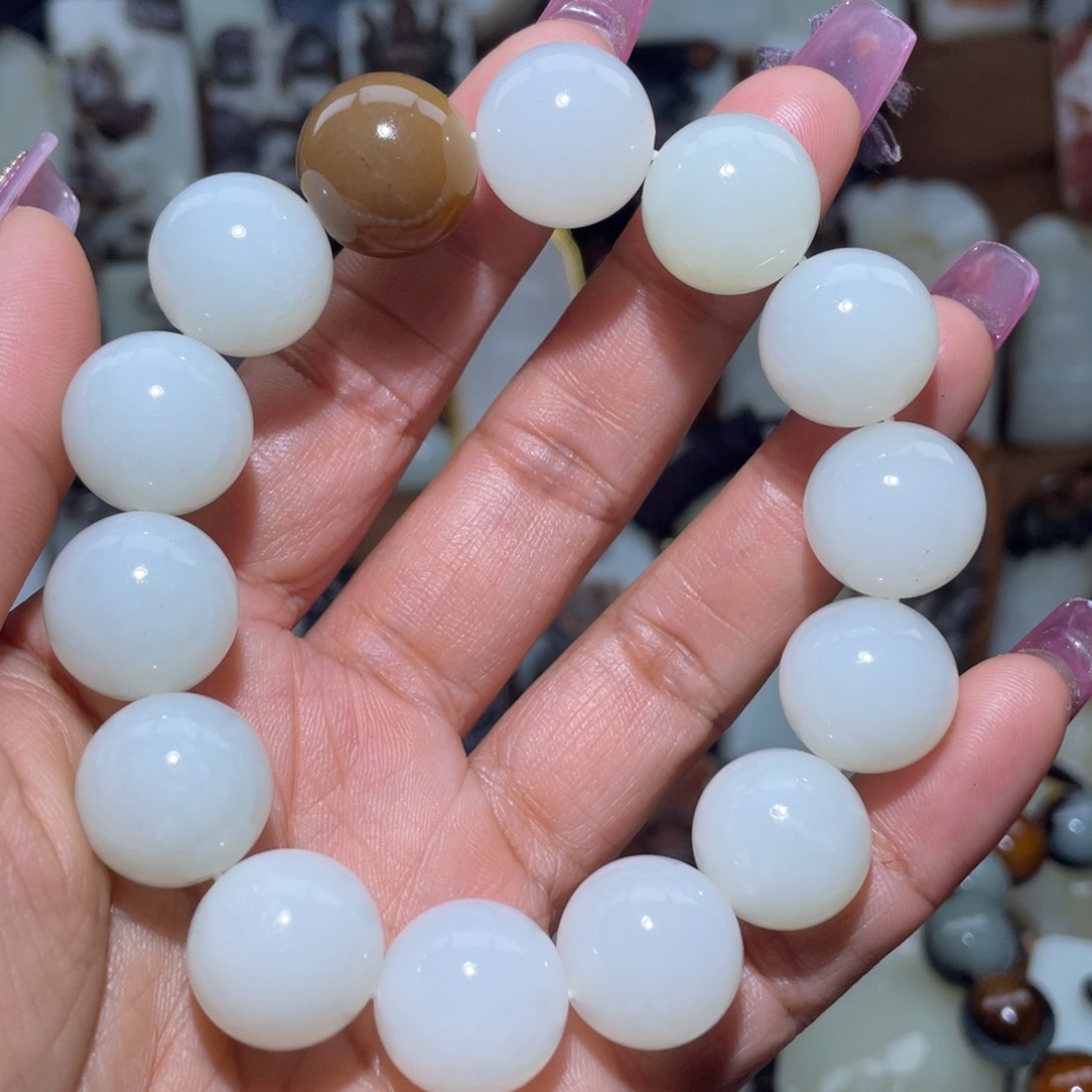 和田玉颈饰未镶嵌