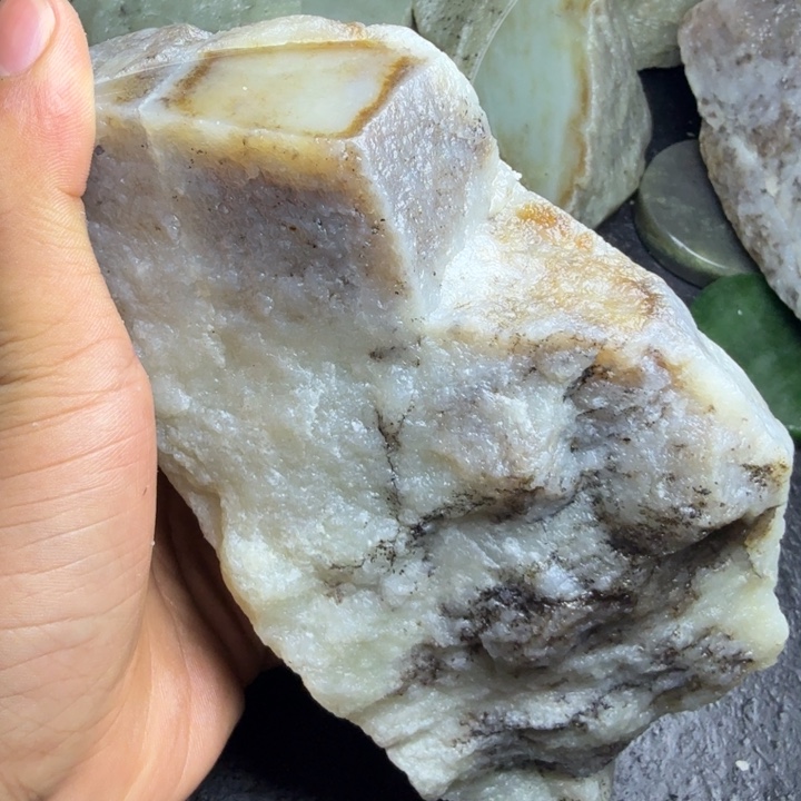 和田玉（糖玉）未镶嵌珠宝奇石