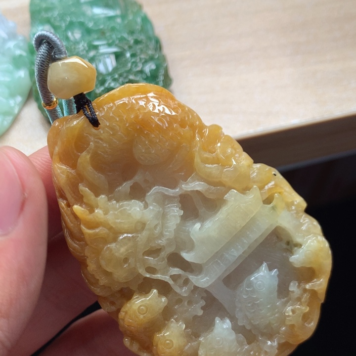 翡翠未镶嵌颈饰吊坠