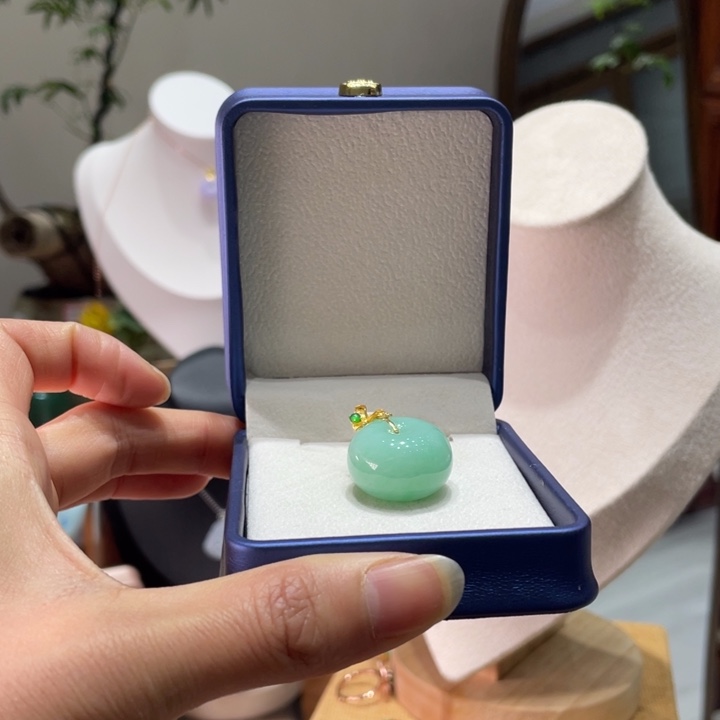 林***雪翡翠18K金镶嵌颈饰缅甸翡翠