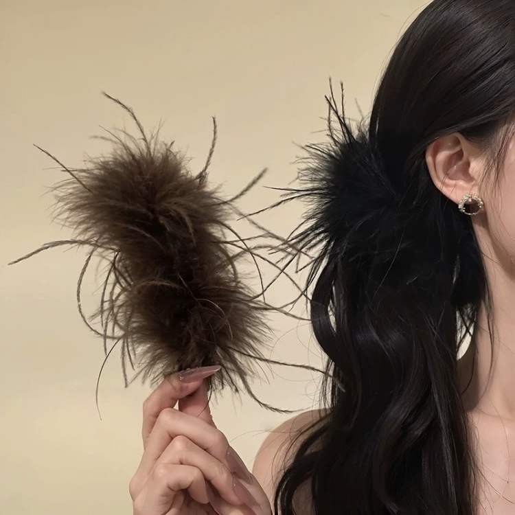 【羽毛香蕉夹】超仙纯欲鸵鸟毛香蕉夹温柔后脑勺高马尾毛毛竖夹Z030