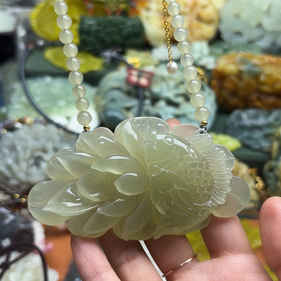 蛇纹石玉未镶嵌颈饰