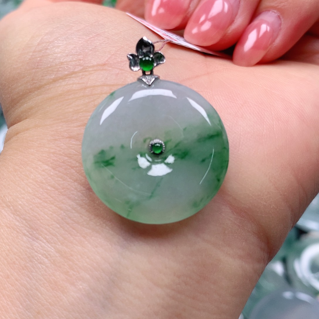 翡翠颈饰18K金镶嵌天然翡翠