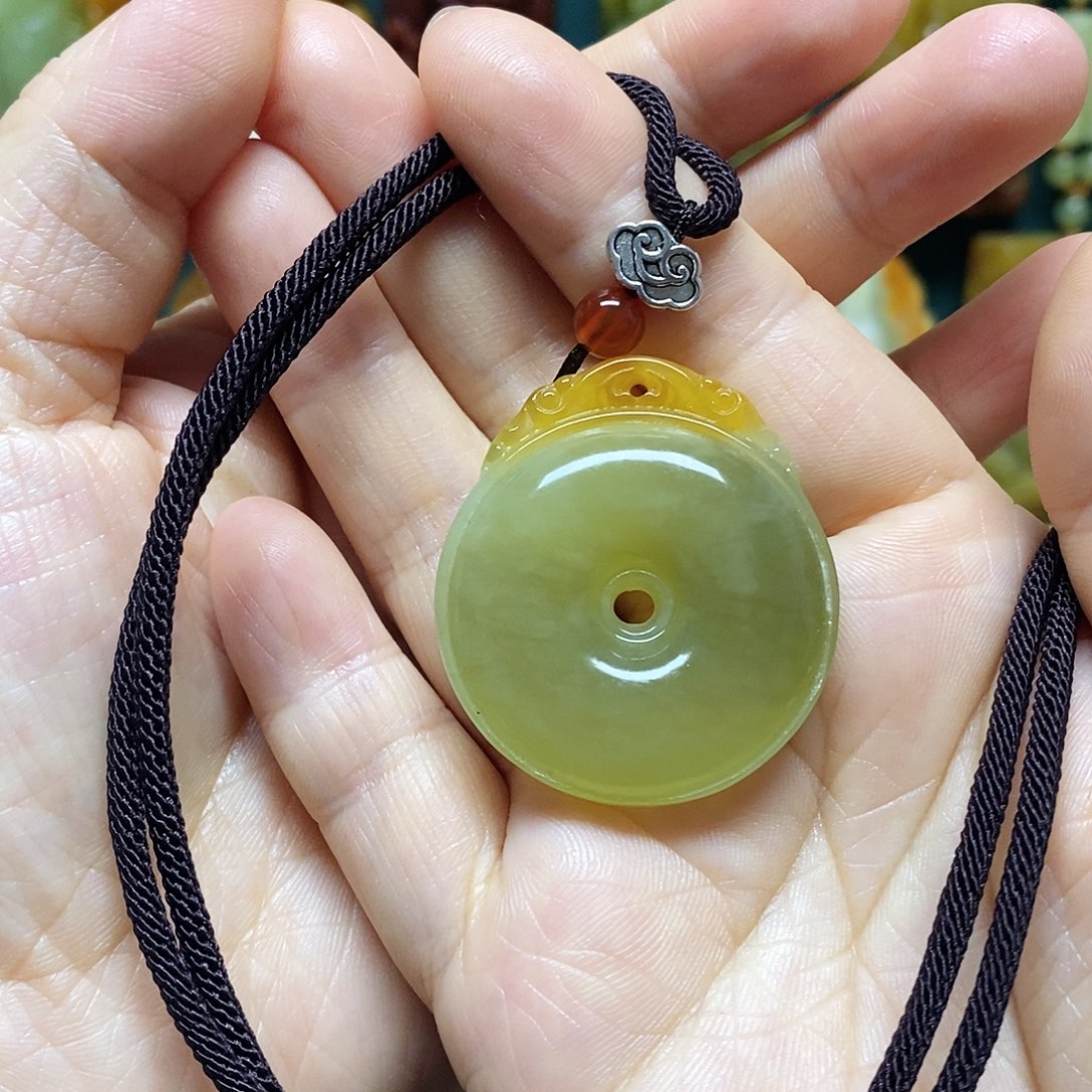 岫玉未镶嵌吊坠(赠链)