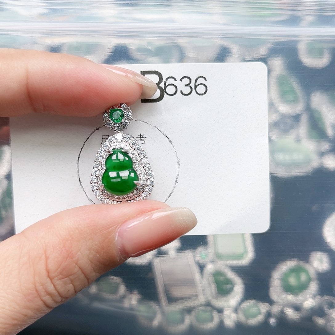 翡翠颈饰未镶嵌翡翠636