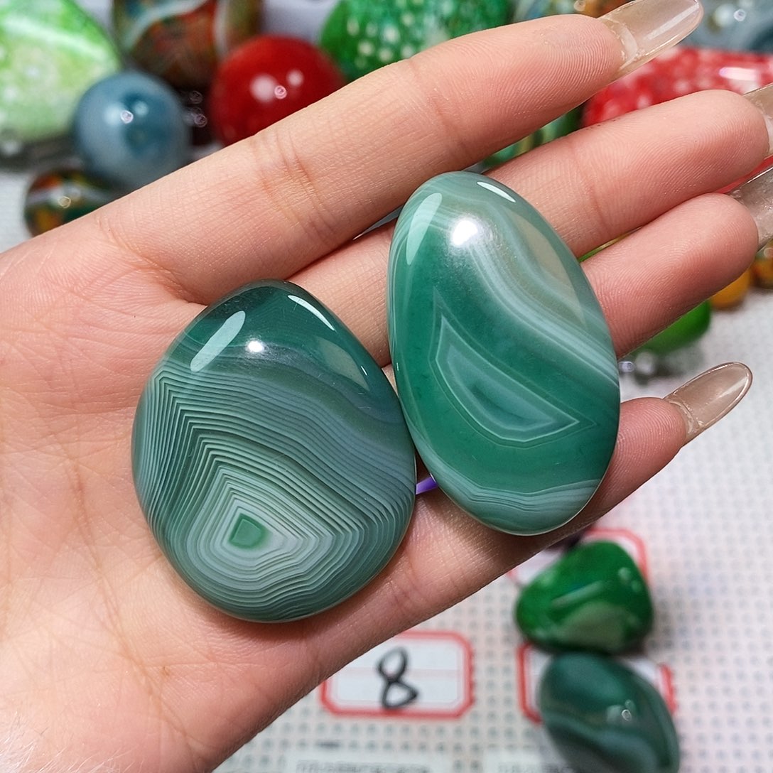 用***8玛瑙/玉髓未镶嵌珠宝奇石