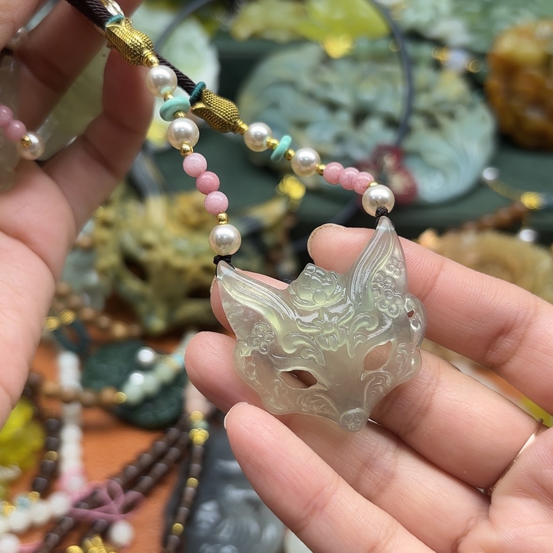 蛇纹石玉未镶嵌颈饰