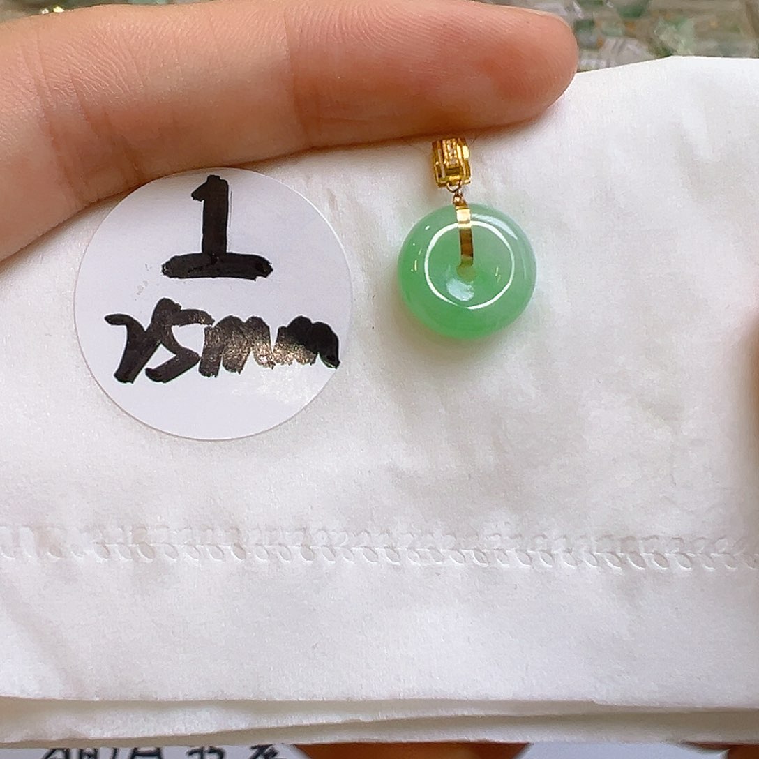 翡翠18K金镶嵌颈饰翡翠