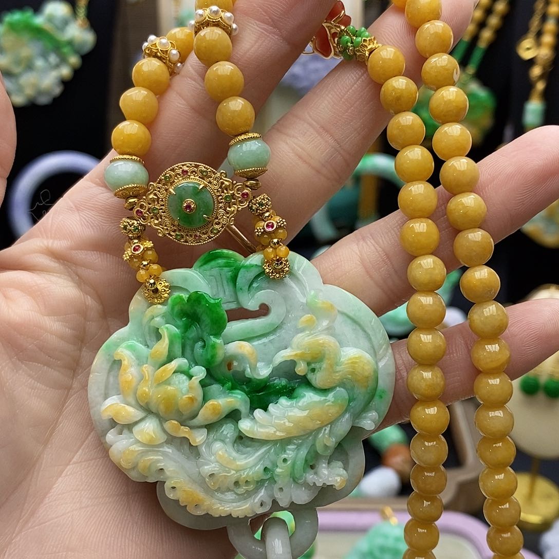 翡翠颈饰未镶嵌天然