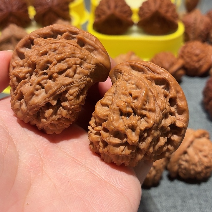 天*文玩核桃，麒麟纹异形