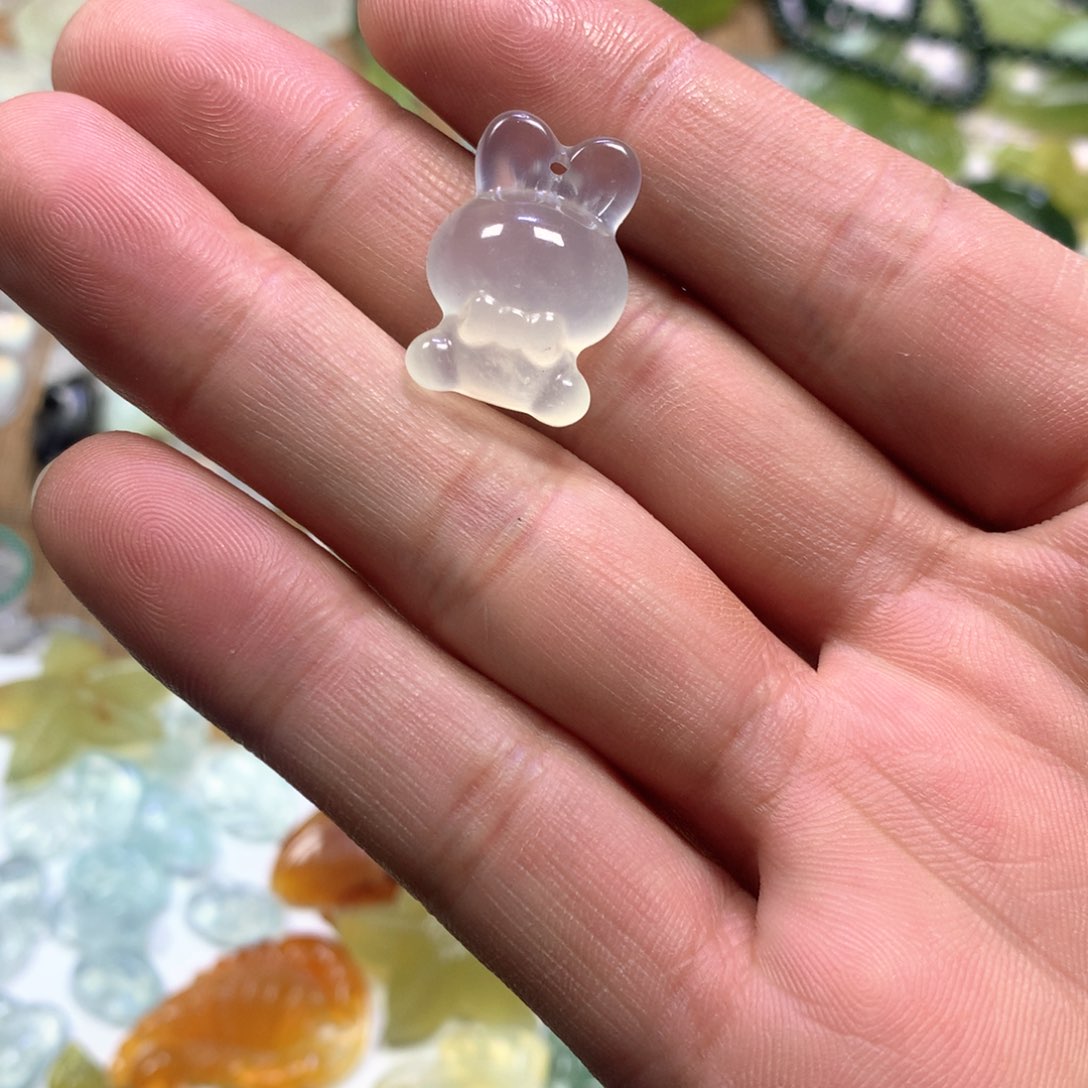 岫玉颈饰未镶嵌兔兔