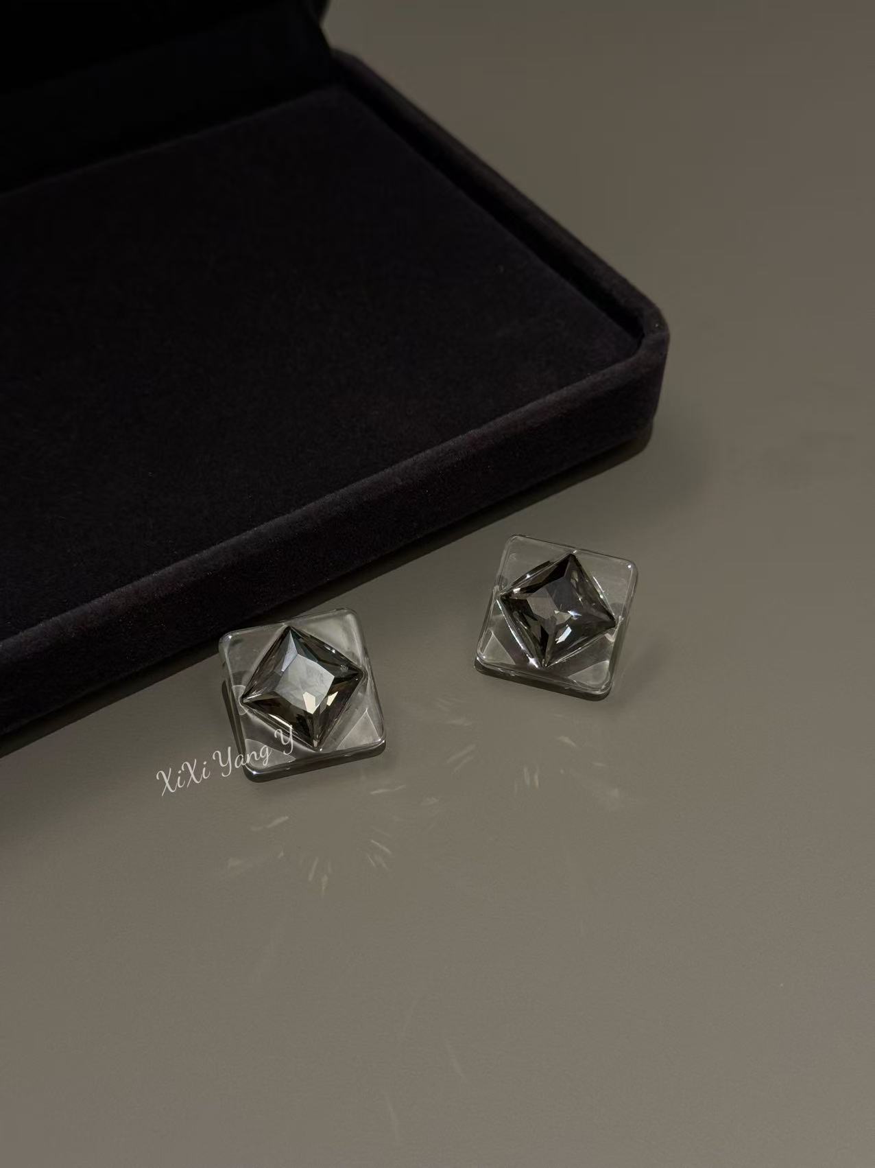 “糖果”小众复古个性设计师高级百搭个性ins风时尚透明锆石耳环