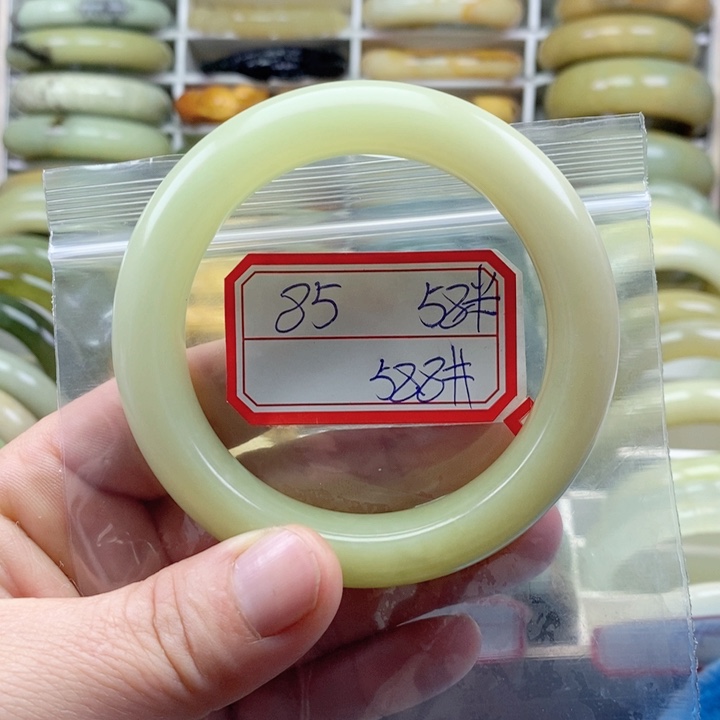 蛇纹石玉颈饰未镶嵌?*一