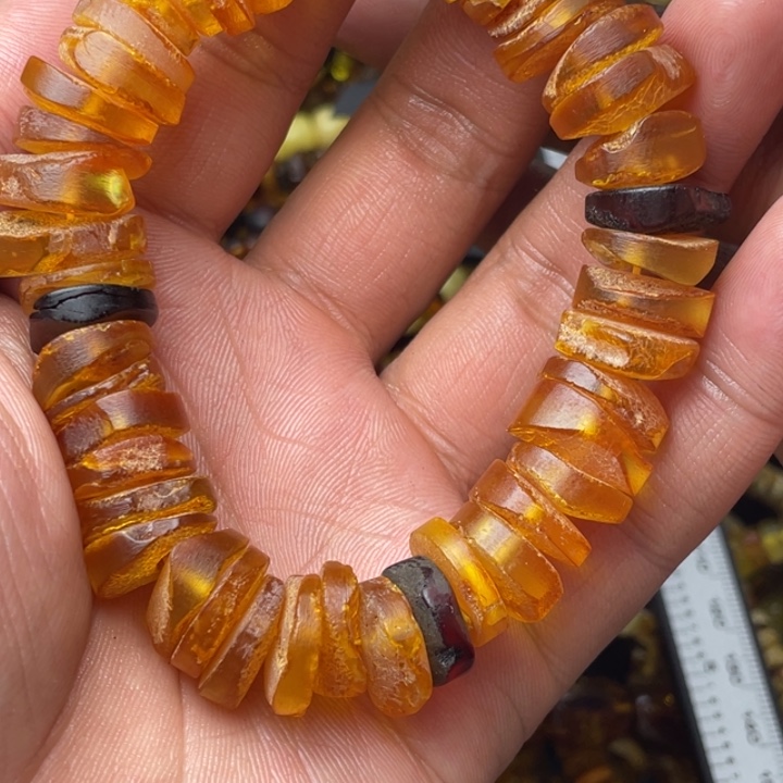 琥珀未镶嵌珠宝奇石