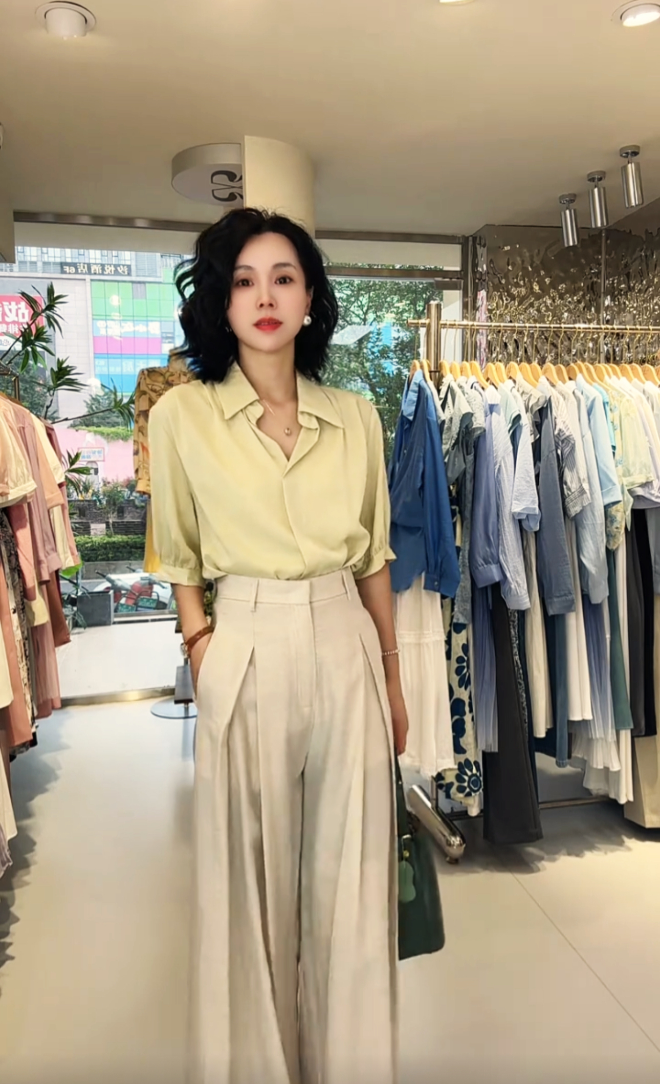 678*缎面法式翻领短袖衬衫【配项链】