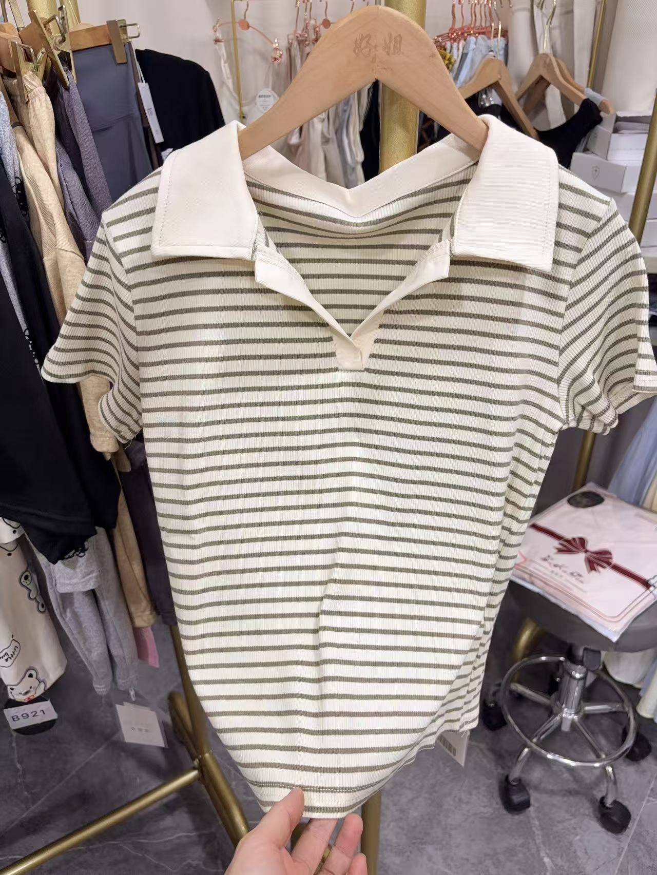 A2751杏底拼绿条纹翻领短袖T恤