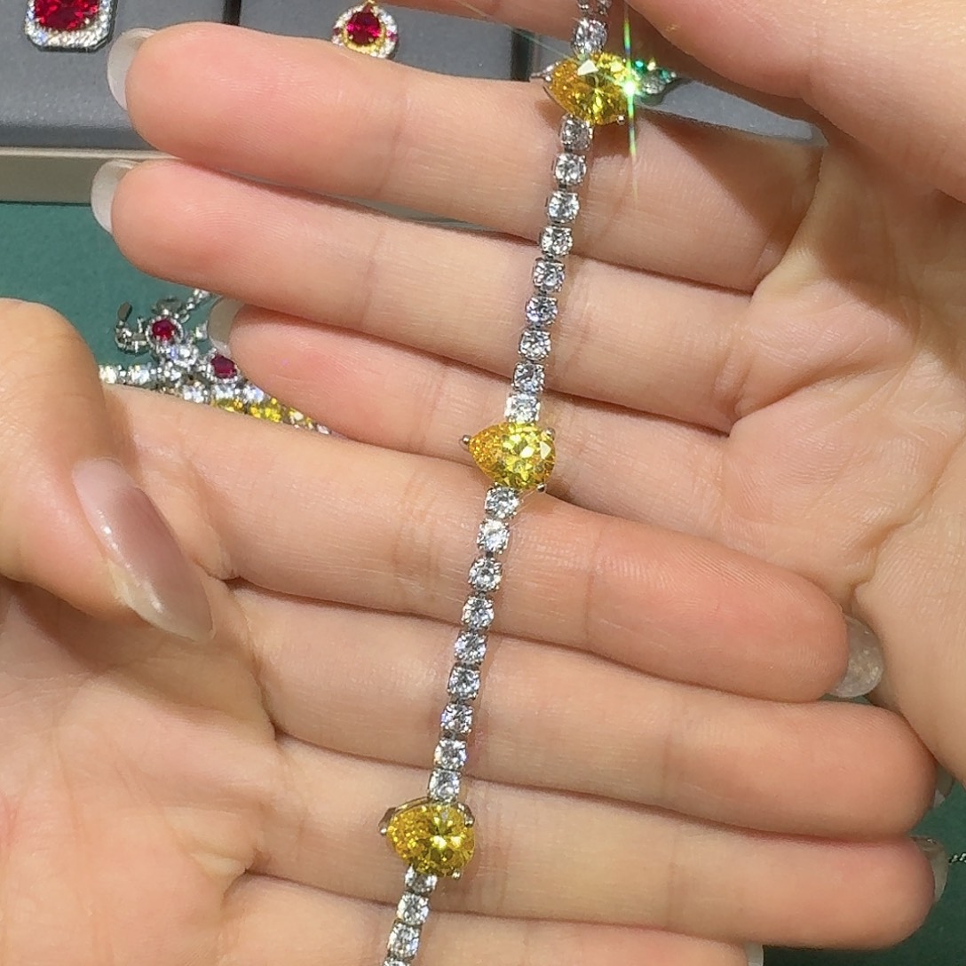 手链18K金镶嵌钻石